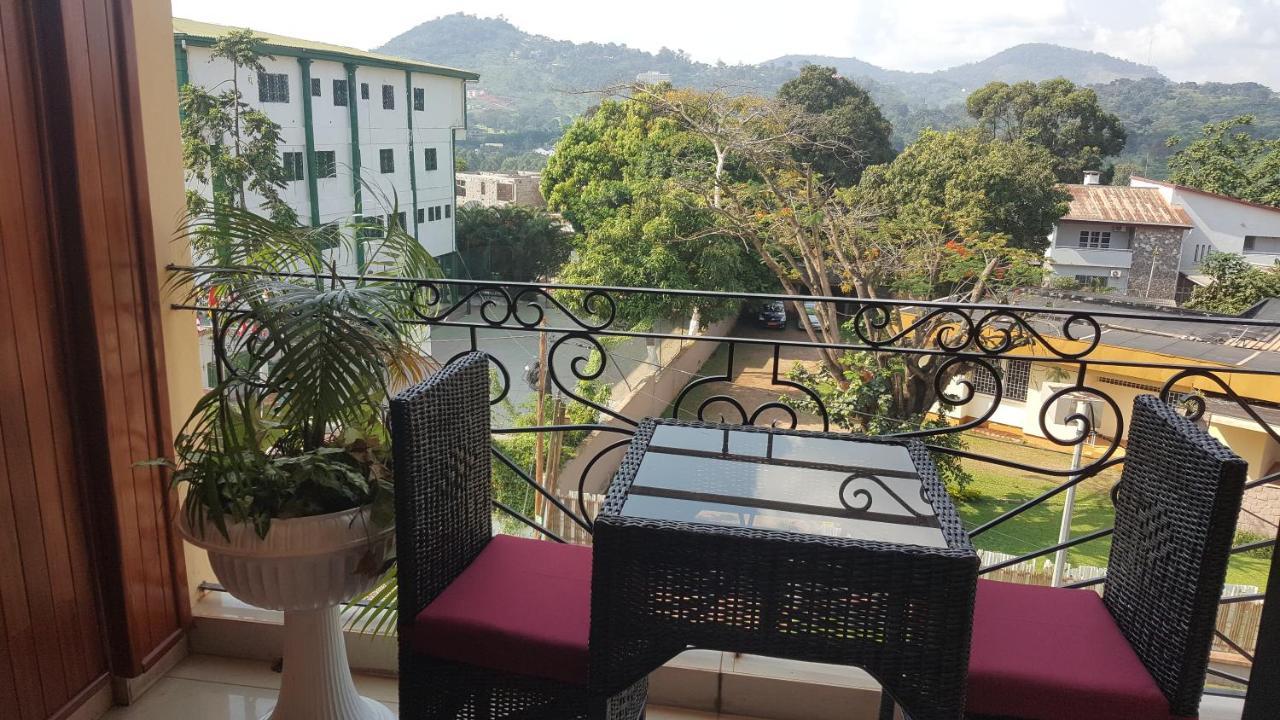 Residences Hotelieres Micheline Et Emile Bastos Yaoundé エクステリア 写真